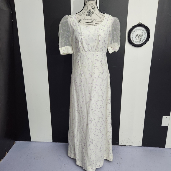 70's Vintage White and Lavender Maxi Dress - Picture 3 of 7